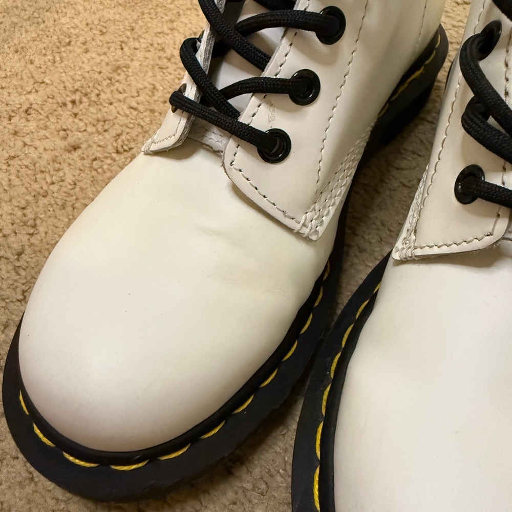 1460 Softy T Leather Lace Up Boots in White - size 7 - Picture 3 of 12
